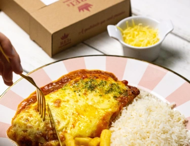 Parmegiana de berinjela com molho especial, opção vegetariana no Rei do Parmegiana